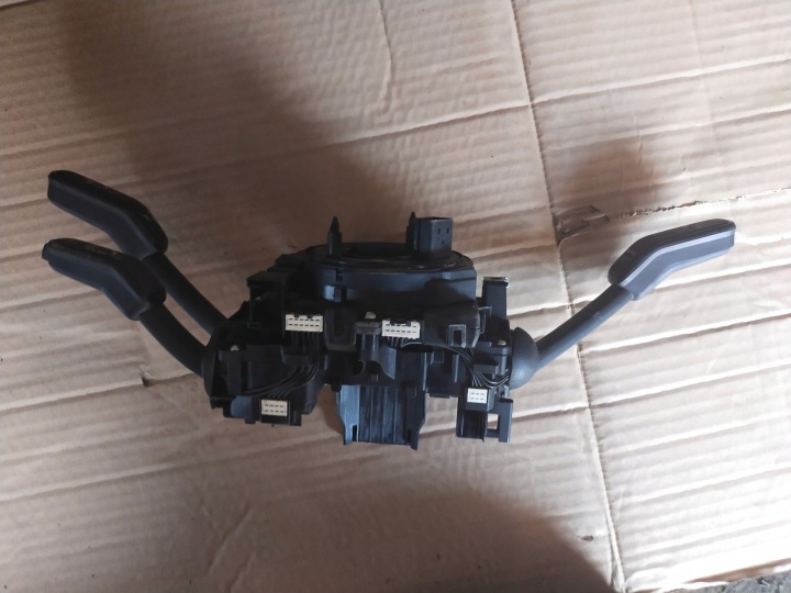 COMMUTATEUR COMPOSITE SKODA KODIAQ 5Q1953521AG