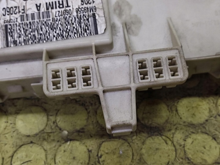 FORD FOCUS MK2 BOÎTE FUSIBLES 4M5T14A073BH