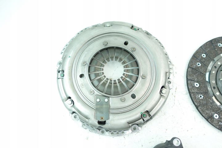 624397634 LUK EMBRAYAGE JEU VW GOLF/PASSAT/CADDY/JETTA/EOS 1,8-2,0 TDI 03-