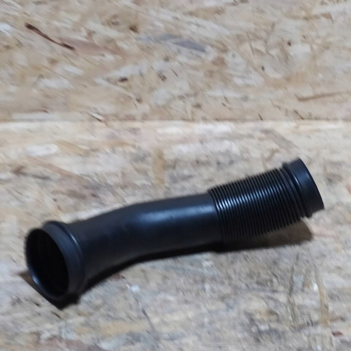 TUYAU CONDUIT D'AIR PAPILLON DES GAZ AUDI A4 B5 VW PASSAT 1,6 1,8 058129627E OK