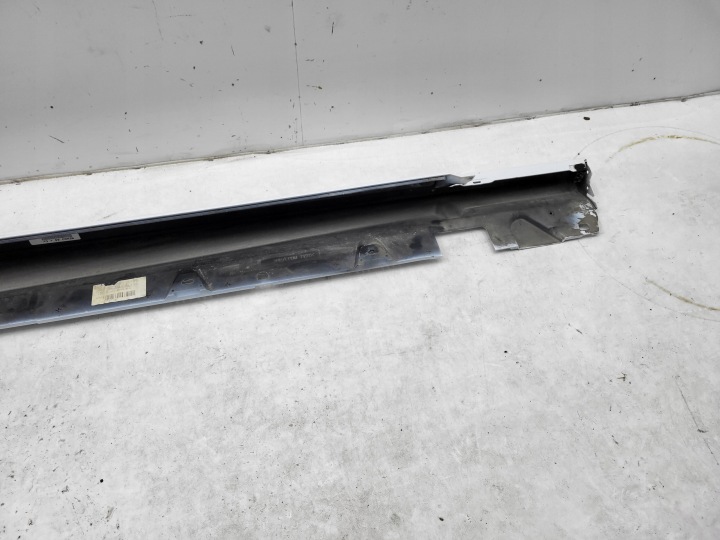 MERCEDES C-KLASA W206 AMG MOULURE SEUIL GAUCHE A2066982300