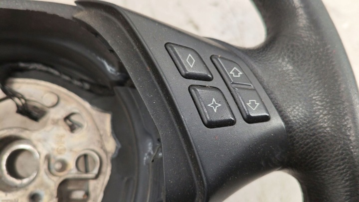 VOLANT BMW 3 E90 E91 6764548