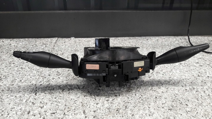 98AG13335AD COMMUTATEUR COMPOSITE FORD FIESTA MK6