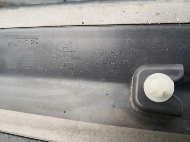 AUDI Q3 8U0 MOULURE SUR PORTES DROIT AVANT B.LADNA