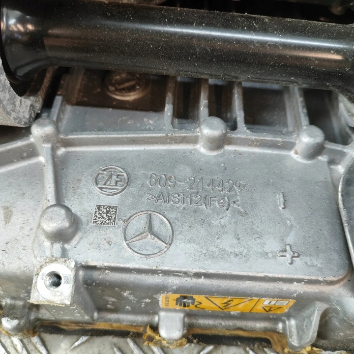 MOTEUR GROUPE MOTOPROPULSEUR ÉLECTRIQUE ARRIÈRE MERCEDES EQB 300 X243