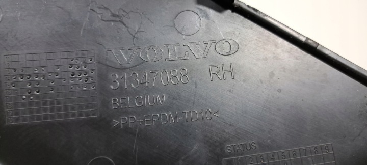 VOLVO V40 II MOULURE PARE-CHOCS DROIT AVANT 31347088