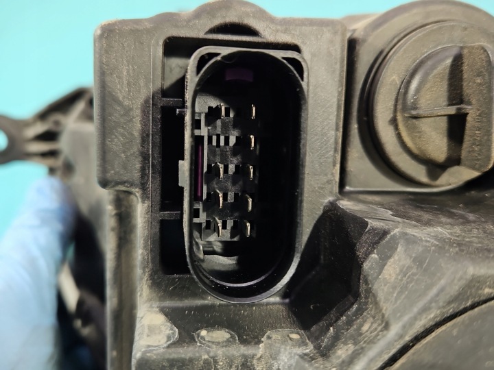 PROJECTEUR GAUCHE PHARE AVANT VW GOLF V EUROPE
