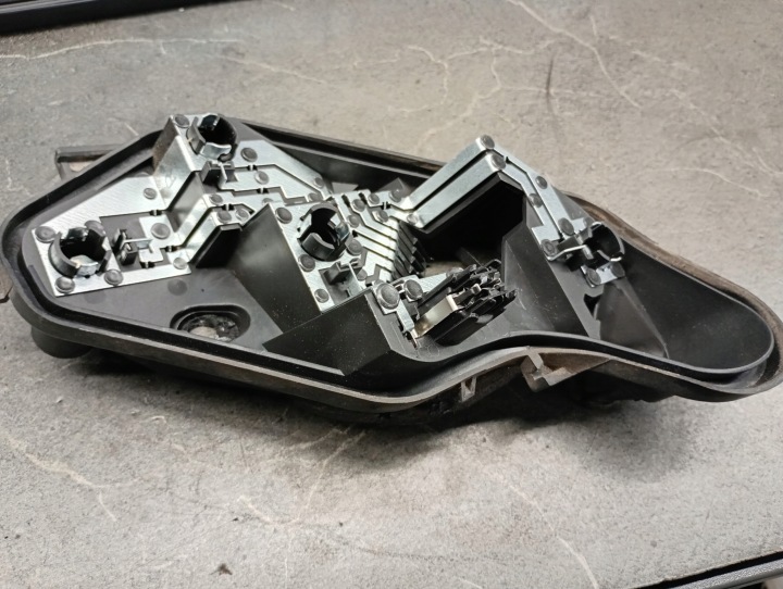 89037877A DOUILLE D'AMPOULE DROIT ARRIÈRE OPEL CORSA D