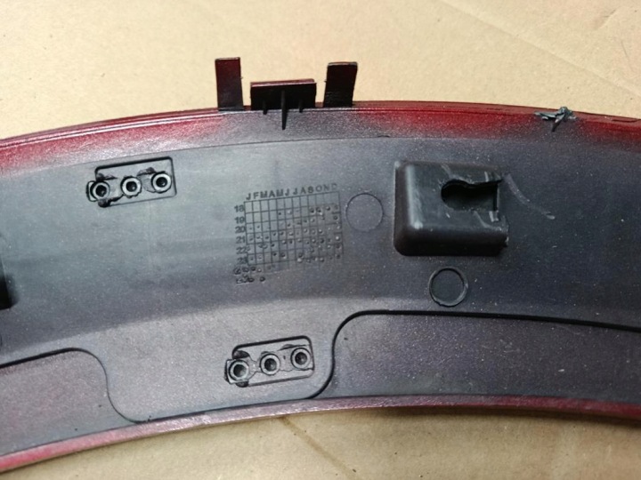 MOULURE GARDE-BOUE GAUCHE AVANT FORD PUMA II MK2 ST-LINE FANTASTIC RED