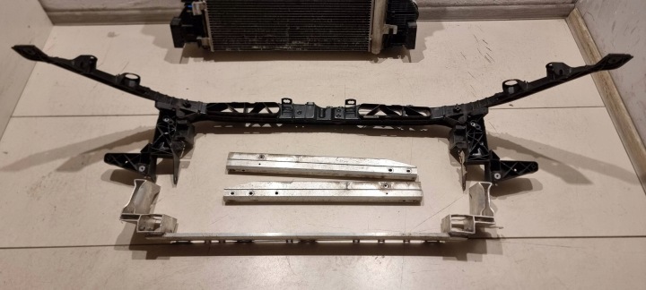 COURROIE AVANT RENFORCEMENT RADIATEURS MERCEDES W247 B-KLASA GLA 180 200