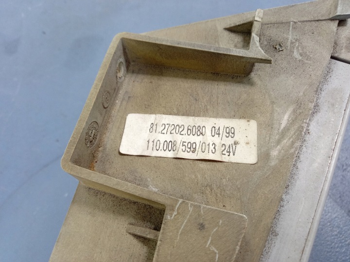 MAN F2000 FE COMPTEUR TABLEAU DE BORD TACHO 81.27202.6080