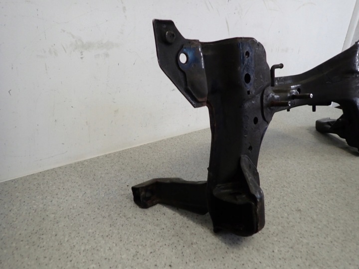 KIA CARENS II 2.0D 02-06 POUTRE SUSPENSIONS AVANT CHÂSSIS