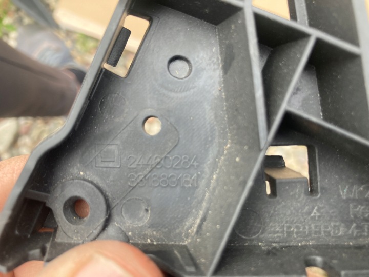 OPEL ASTRA H FIXATION PARE-CHOCS AVANT DROIT ORIGINAL 24460284