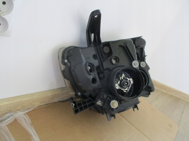 PHARE GAUCHE AVANT MITSUBISHI PAJERO 4 IV 07- 15R XÉNON 100-67018