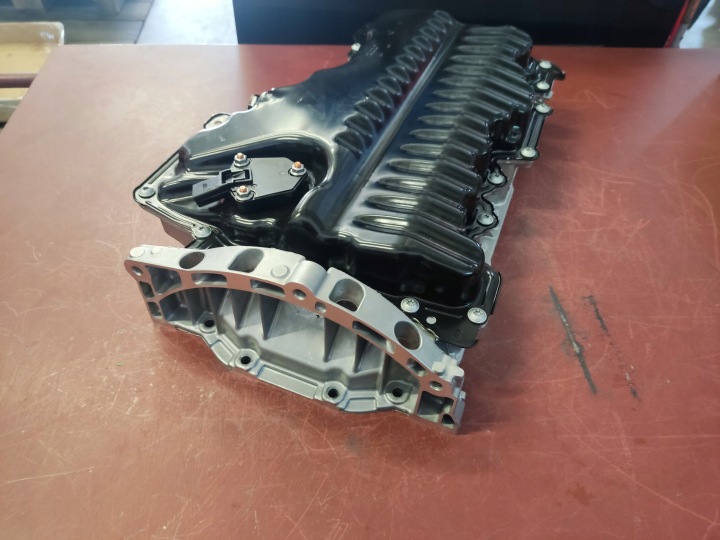 CARTER HUILEUX CAPTEUR NIVEAU HUILES AUDI VW 2.0 TDI 04L103602A