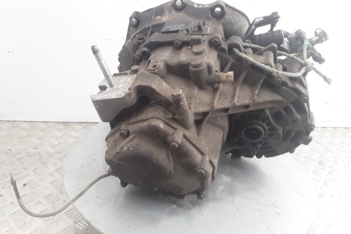 BOÎTE DE VITESSES SAAB 9-5 ESTATE (YS3E) S8611U64882 2.3L GASOLINE 136KW 2001