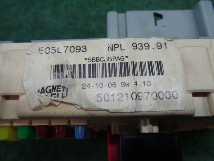 ORDINATEUR CONTACTEUR D'ALLUMAGE BLOCAGE BOÎTE FUSIBLE ALFA ROMEO 159 1.9 JTS 0261S01041