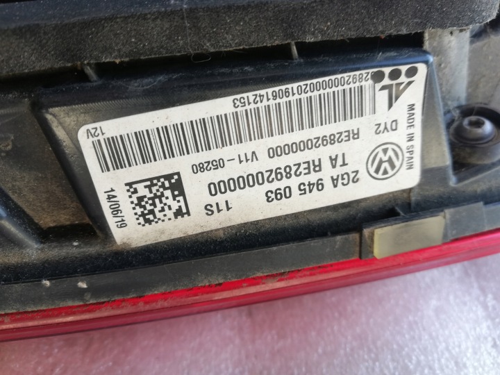 VW T-ROC PHARE DROITE GAUCHE DANS COUVERCLE DE COFFRE LED