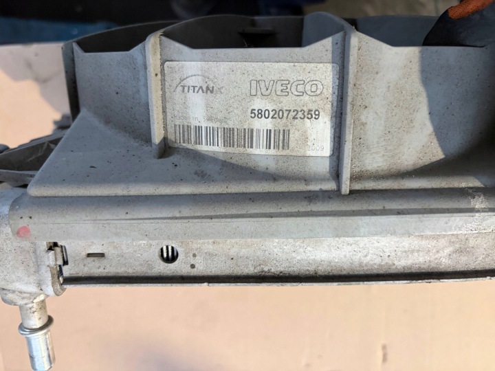 RADIATEUR HUILES BOÎTES VENTILATEUR IVECO DAILY VI 14- 3.0 HPI 5802072359