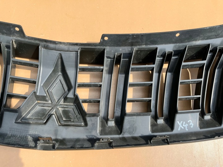 MITSUBISHI L200 V 15-19R GRILLE CALANDRE GRILLE AVANT