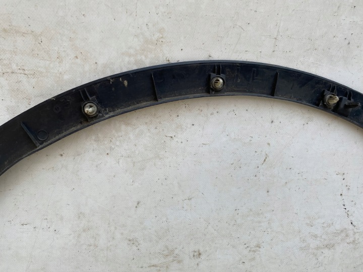 TESLA Y MOULURE AILE GAUCHE AVANT 1683859-00-A