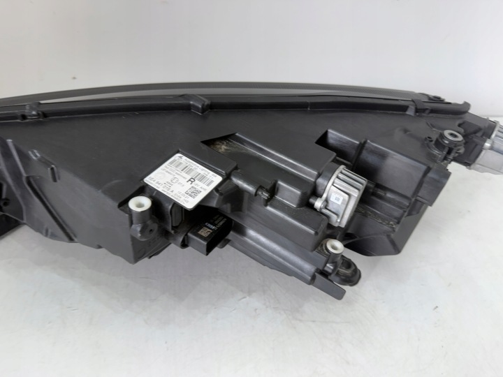 SKODA OCTAVIA IV 4 COMPLET LED PHARE DROITE AVANT AVANT 5E4941016A