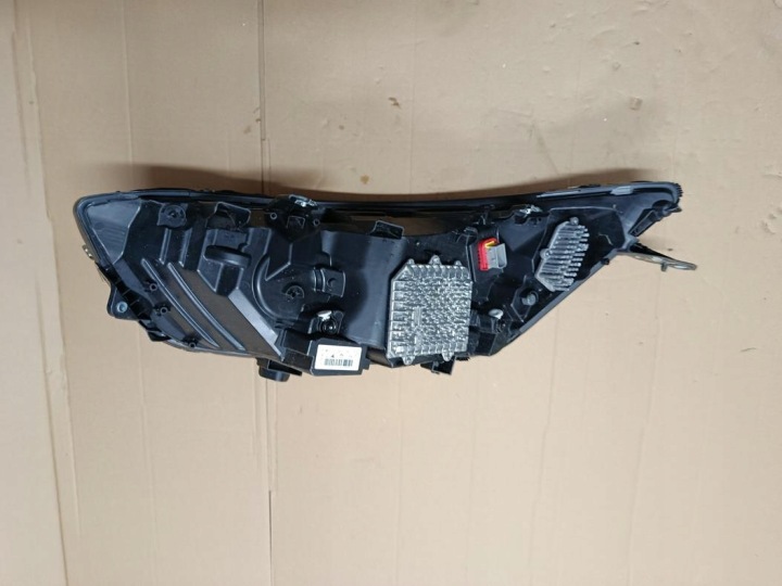 PRIX ZA 1 SZTUKE IVECO DAILY VI LIFT PHARE AVANT DROITE OU GAUCHE EUROPE OE