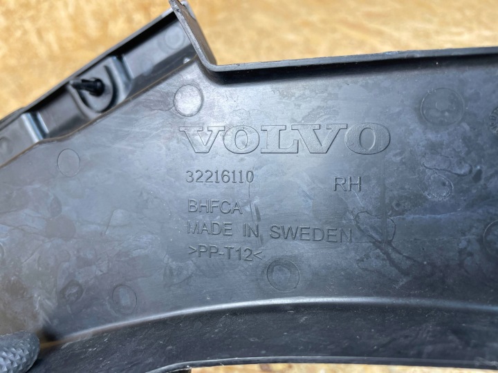 REVÊTEMENT PROTECTION JOINT D'ÉTANCHÉITÉ GARDE-BOUE AVANT DROITE VOLVO XC60 II 32216110 2017-