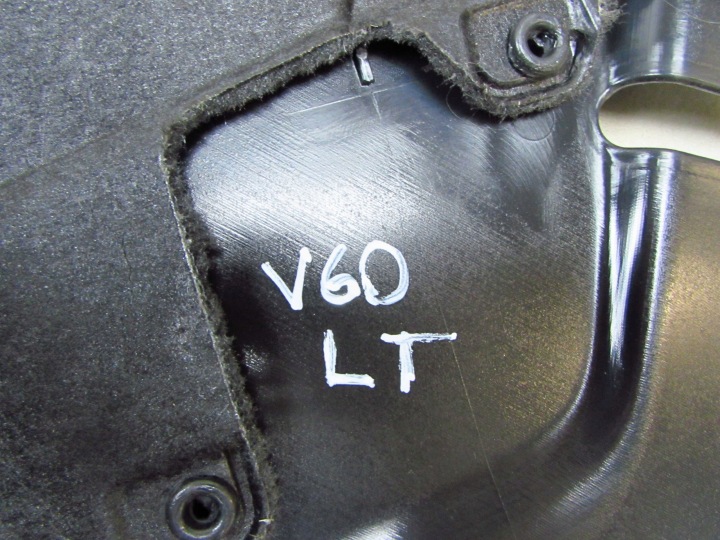 VOLVO V60 10-18 GARNITURE COLLECTEUR COUVERCLES DE COFFRE ARRIÈRE GAUCHE 39804319