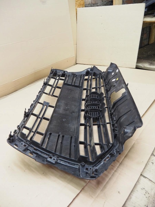 AUDI A3 LIFT 8V3853651AB GRILLE CALANDRE RADIATEUR SOUS RADAR