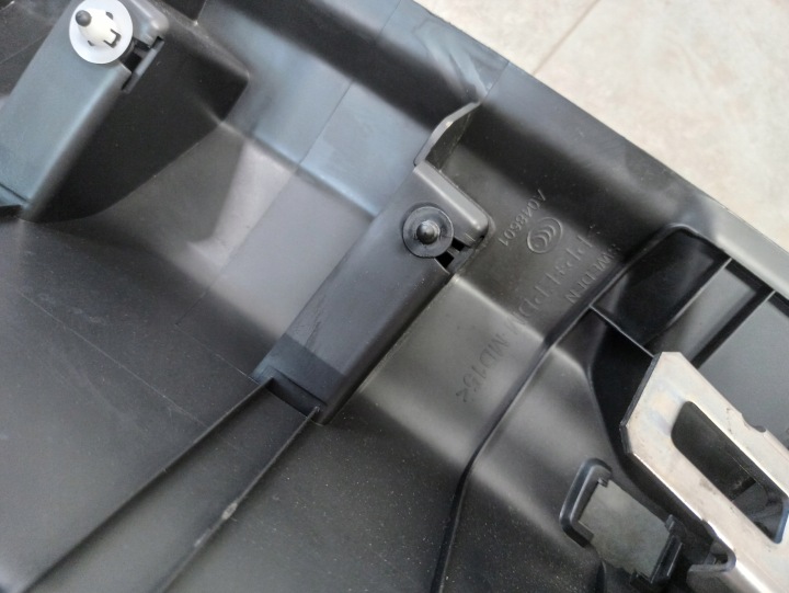 VOLVO V40 II PROTECTION COURROIE ARRIÈRE 31291048