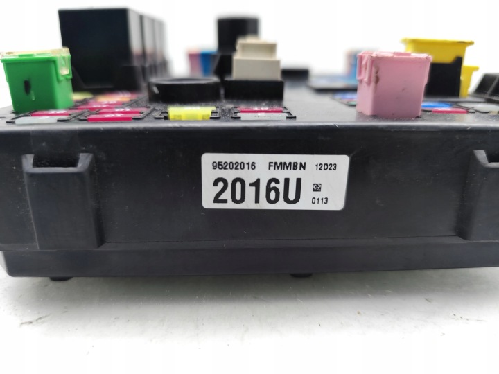 VAUXHALL ANTARA CHÂSSIS MODULE FUSIBLES 2.2 CDTI 4X4 DIESEL 95202016