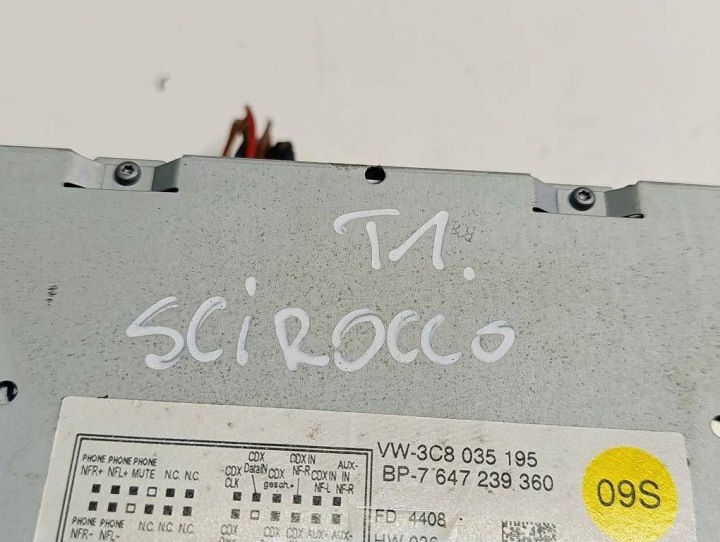 VOLKSWAGEN SCIROCCO III 08-13 RADIO D'USINE 3C8035195