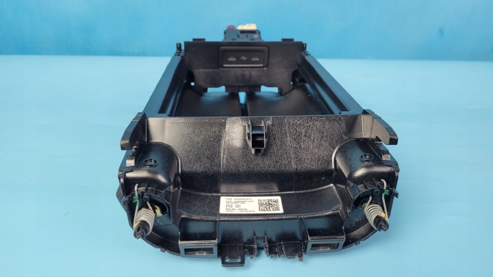 MERCEDES W206 C220 ACCOUDOIR A2066809601 PRISE USB A2238201305