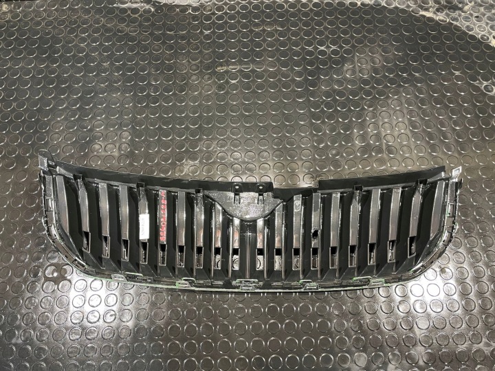 SKODA SUPERB II 2 3T0 08-13 CALANDRE GRILLE GRILLE CENTRALE PARE-CHOCS AVANT