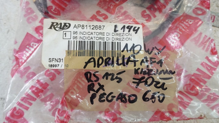 L144 APRILIA AF1 125 CLIGNOTANT OEM PEAGSO 650 NEUF