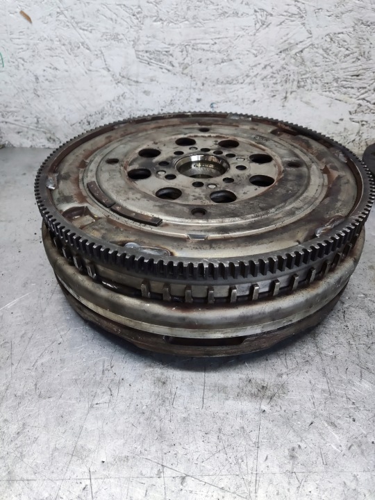 MERCEDES W204 2.2 CDI VOLANT BIMASSE EMBRAYAGE A6510304405