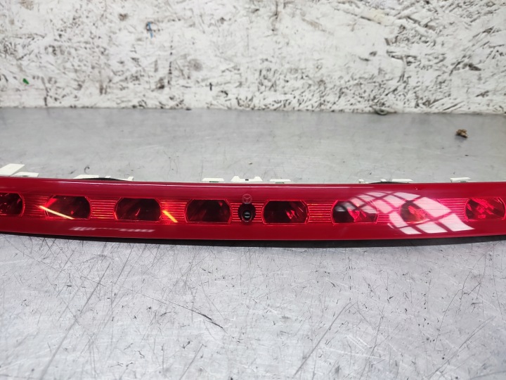 MERCEDES C CLASSE W204 LIFT UNIVERSEL TROISIÈME LANTERNE STOP DANS COUVERCLE DE COFFRE A2049062601
