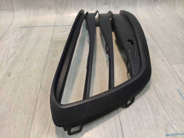 VW GOLF VIII 8 GRILLE PARE-CHOCS GAUCHE AVANT 5H0853665J