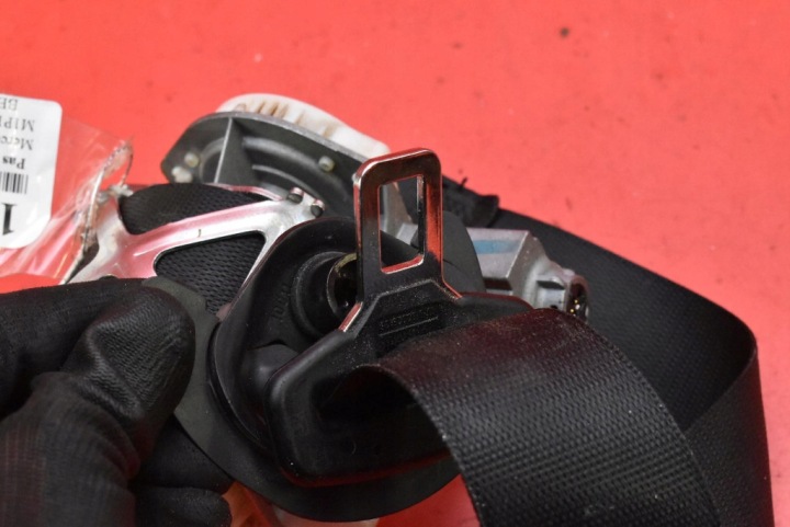CEINTURE DE SÉCURITÉ DROIT AVANT TENDEUR EUROPE 34054704 MERCEDES C-KLASA W204