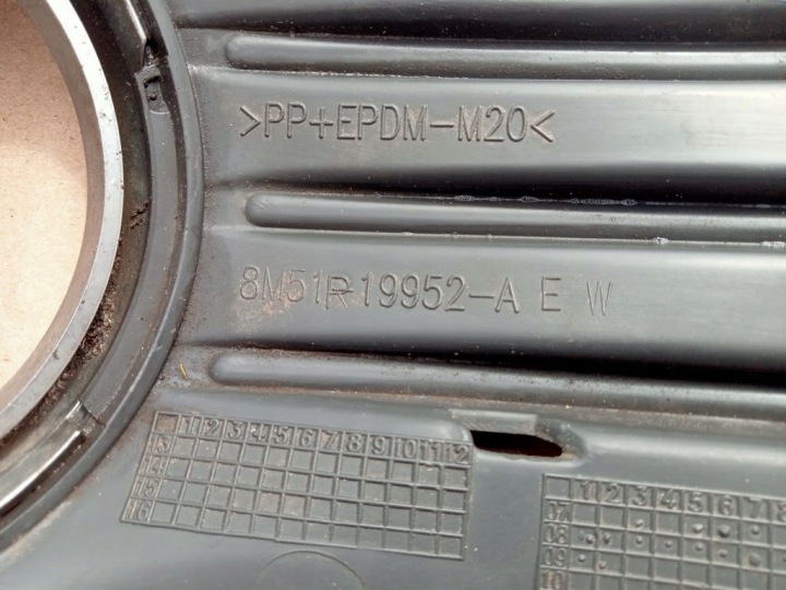 FORD FOCUS MK2 LIFT GRILLE PARE-CHOCS DROIT AVANT 8M51-R19952-AEW