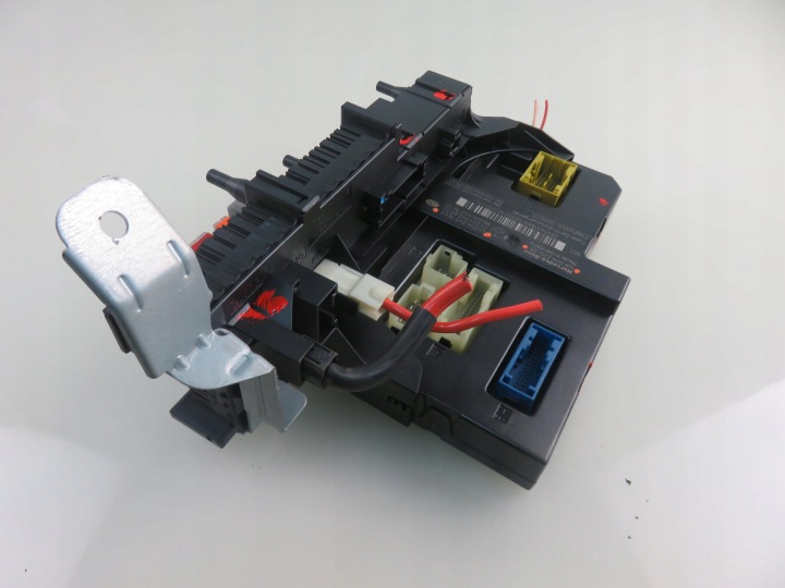 FUSIBLE MERCEDES S204 C 200 CDI 5DK00922555 2045451869 2045456832