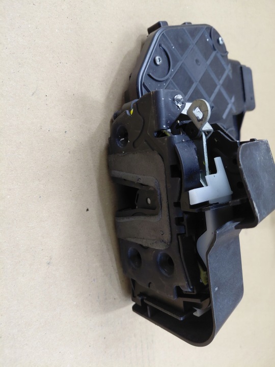 FORD KUGA MK1 SERRURE GAUCHE ARRIÈRE ARRIÈRE 8V4A-S26413-EA