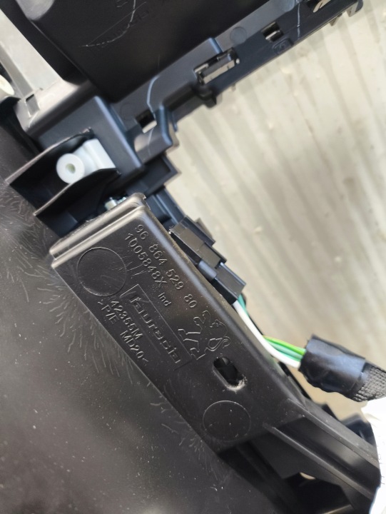 PEUGEOT 508 TUNNEL CENTRAL ACCOUDOIR PEUEOT 508 EUROPE 9686452980