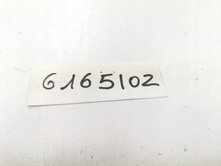 AGRAFE FIXATION OKLADZINE AVANT PASSAGE DE ROUE FORD ESCORT 1986-1990 6165102