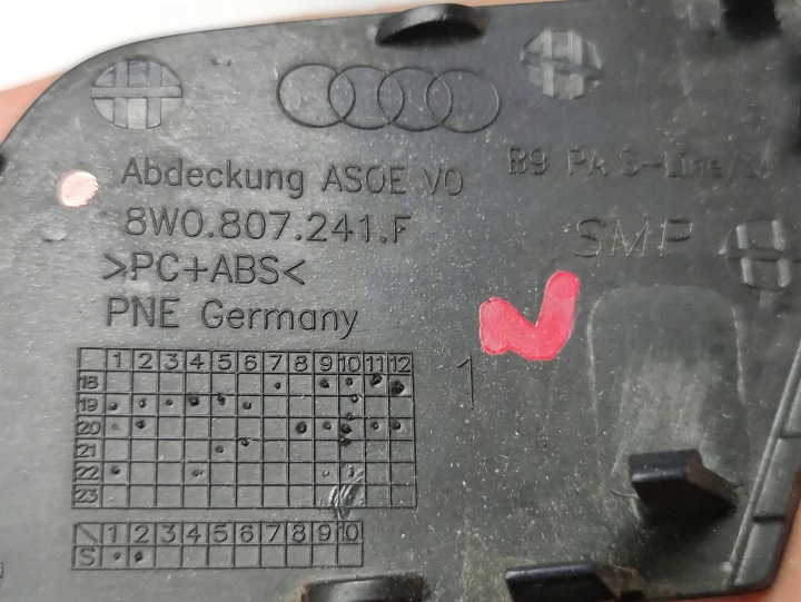 AUDI A4 B9 S LINE BOUCHON CROCHET PARE-CHOCS AVANT 8W0807241F