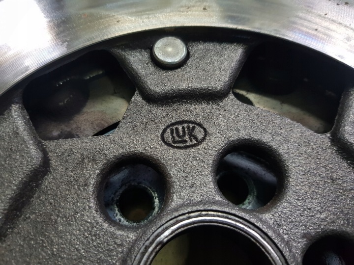 VOLANT BIMASSE EMBRAYAGE 2.0 TFSI 200KM BWA AXX BPY 06F105266K 182 MILLE KM