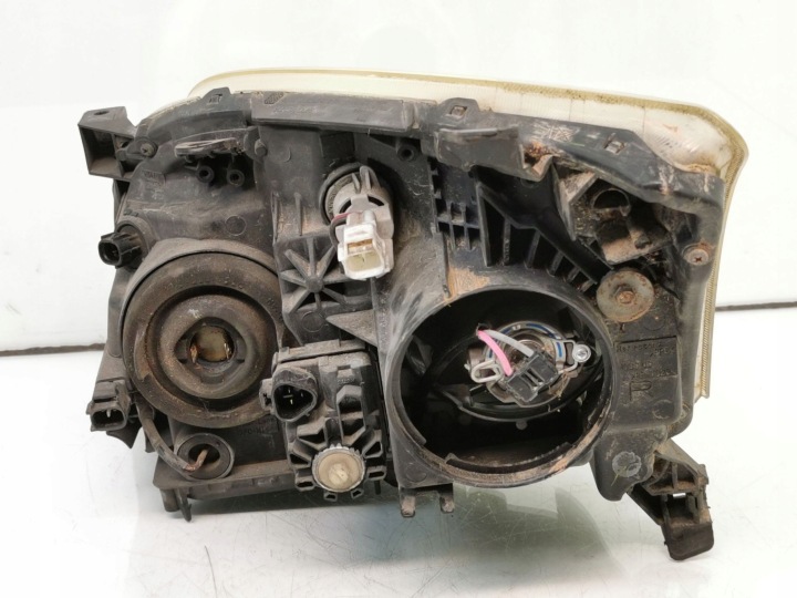 PROJECTEUR AVANT AVANT DROIT PHARE TOYOTA AVENSIS T25 LIFT 06-08R.
