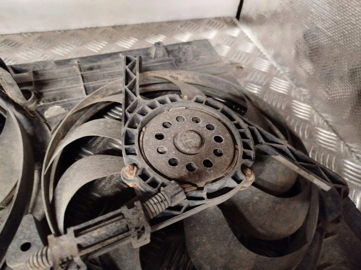 VOLKSWAGEN GOLF IV 2001 ÉLECTRIQUE VENTILATEUR RADIATEUR