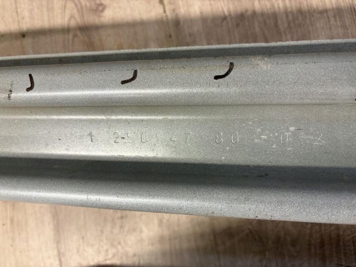 TOYOTA YARIS IV POUTRE PARE-CHOCS ARRIÈRE 250947-80 POUTRE ARRIÈRE